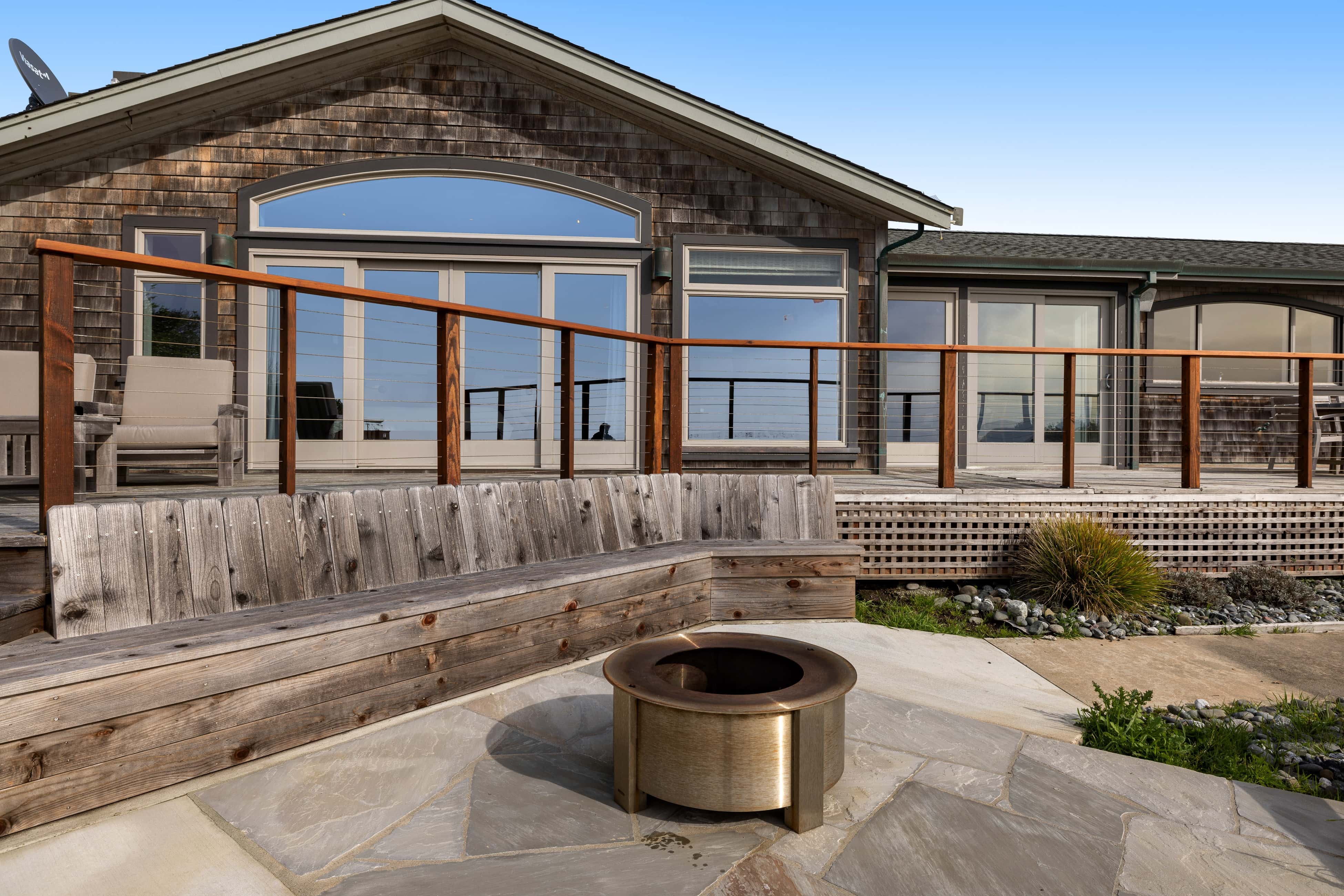 Remodeled oceanfront estate with Studio Cottage 