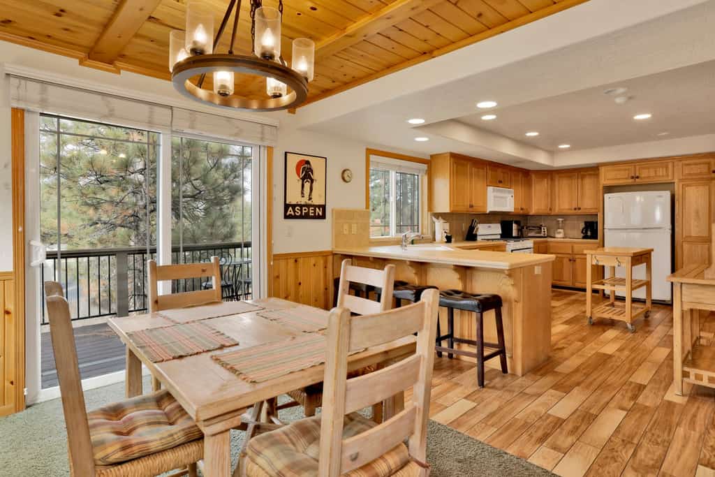 Brownie Retreat | Walk-to-Summit Mountain Getaway for Snowboarders & Skiers