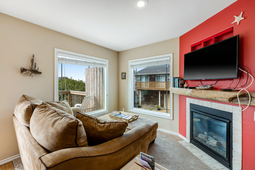 Dog friendly ocean view cabin with fireplace kitchenette deck and beach access
