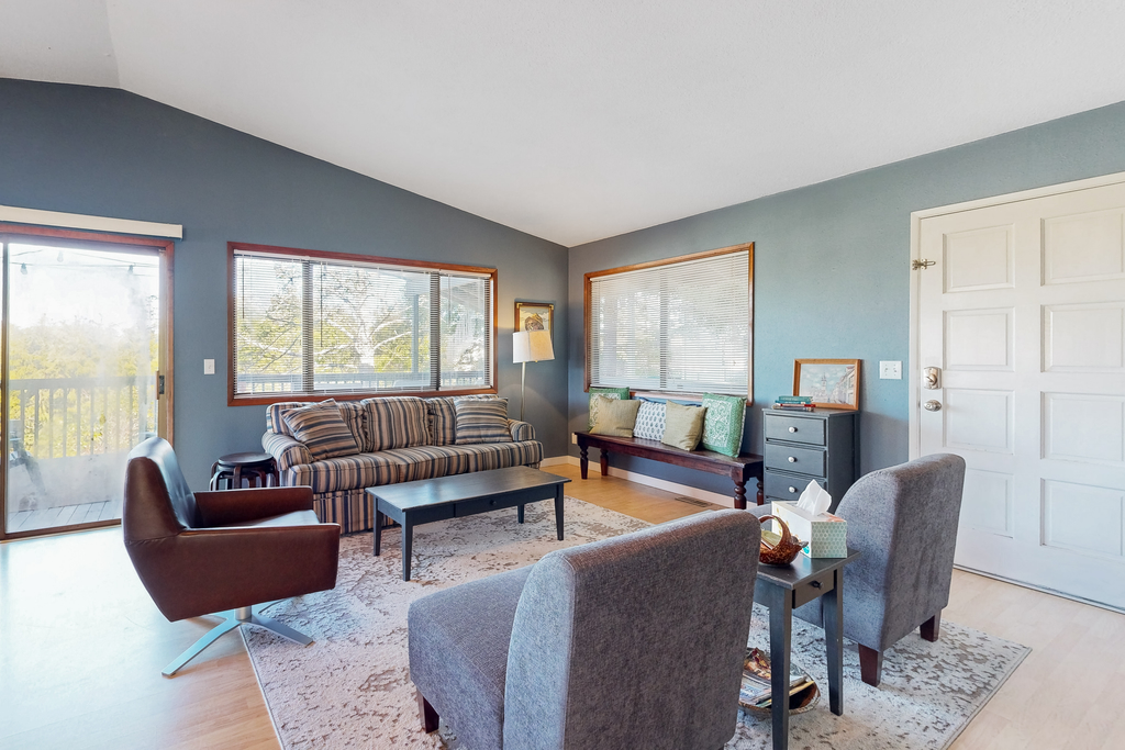 Comfortable inviting home with great deck 2 blocks to the beach