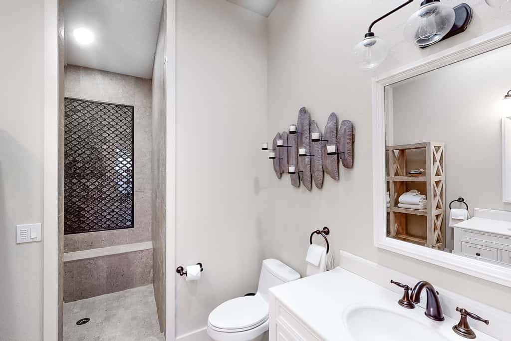 Stunning oceanfront retreat with gourmet kitchen and high speed WiFi dogs welcome
