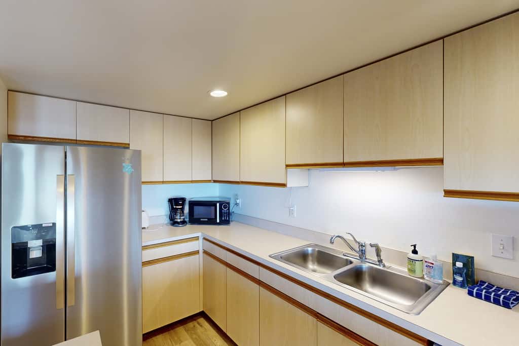 Dog Friendly Waterfront Loft with Seawall and Ocean Views One Block to Harbor
