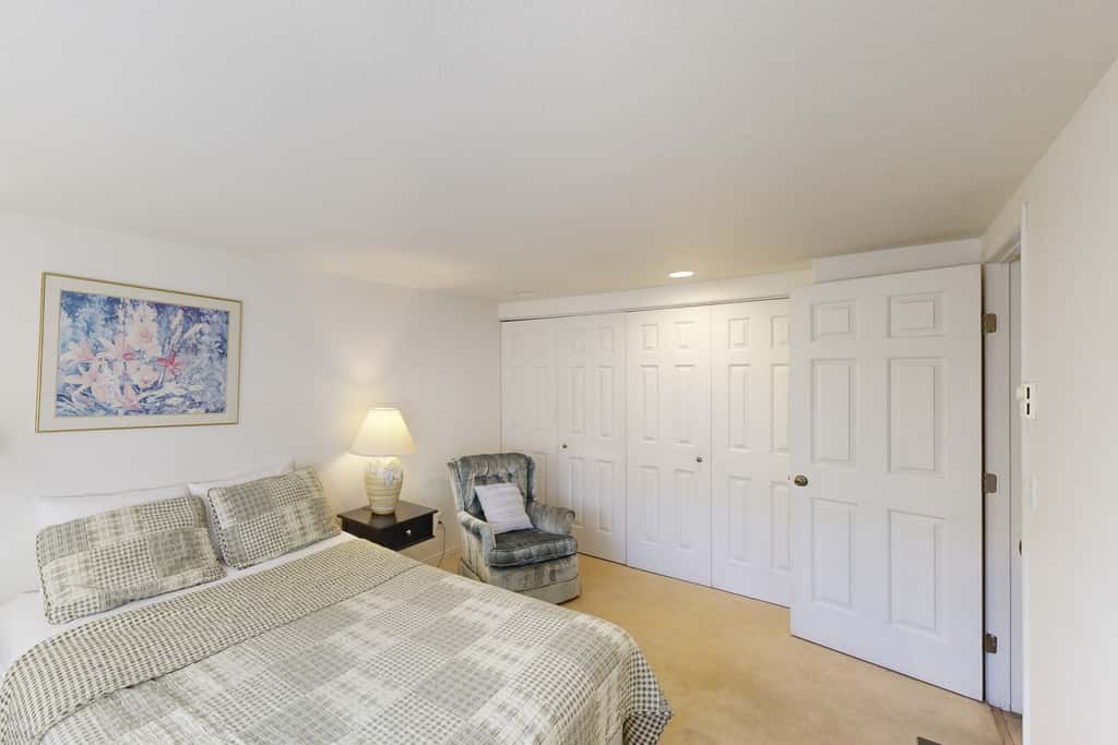 Dog Friendly Waterfront Loft with Seawall and Ocean Views One Block to Harbor