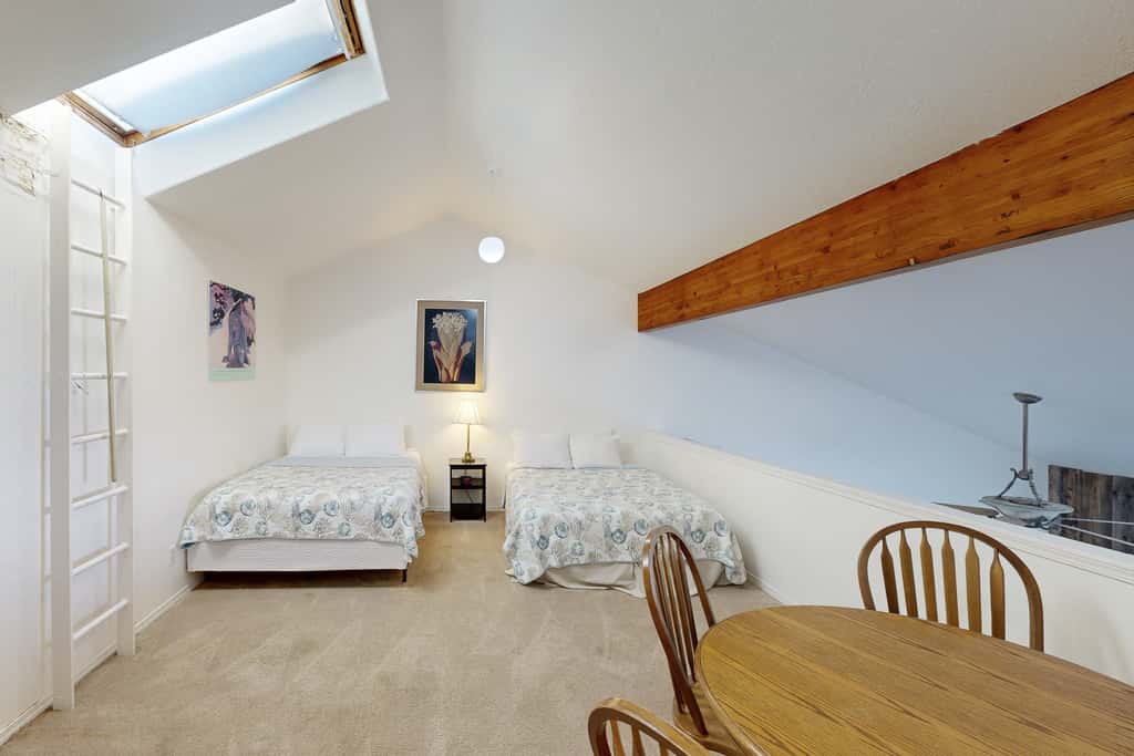 Dog Friendly Waterfront Loft with Seawall and Ocean Views One Block to Harbor