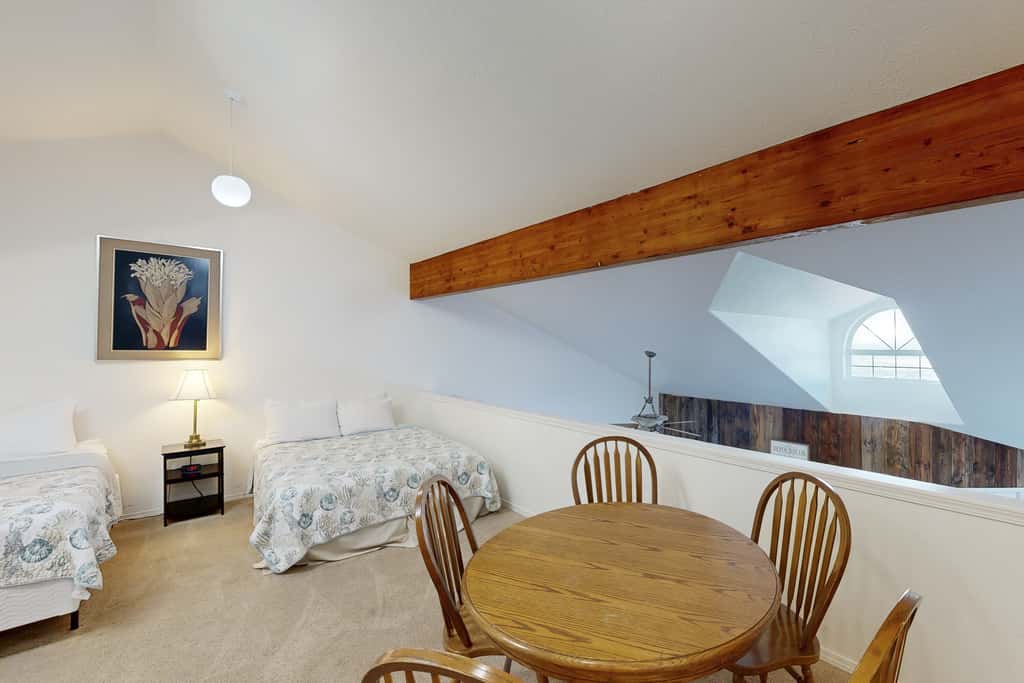Dog Friendly Waterfront Loft with Seawall and Ocean Views One Block to Harbor