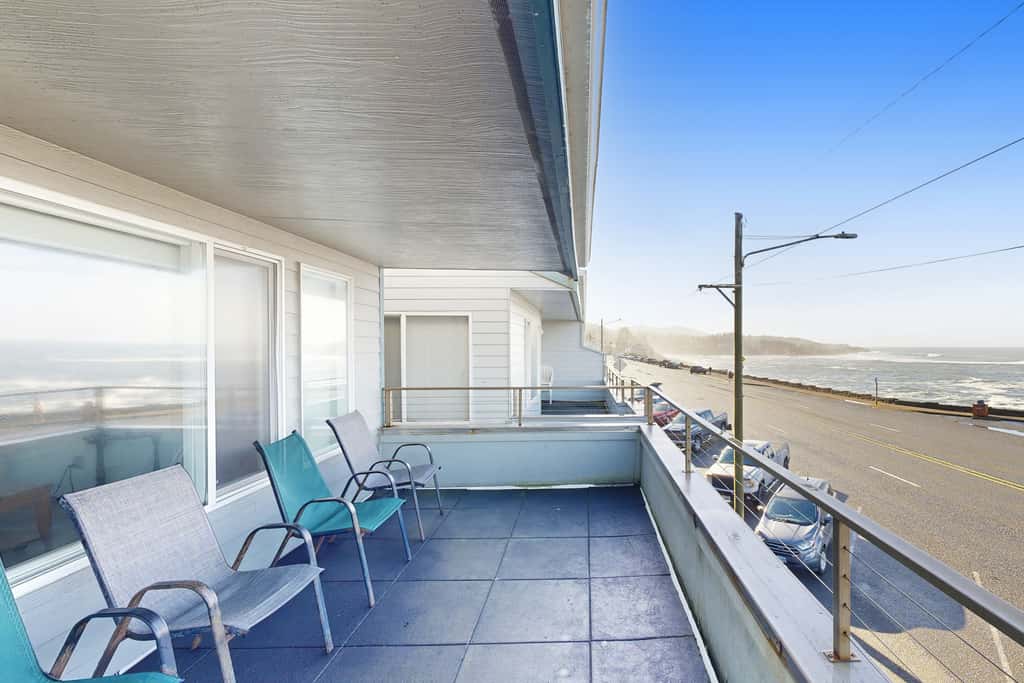 Dog Friendly Waterfront Loft with Seawall and Ocean Views One Block to Harbor