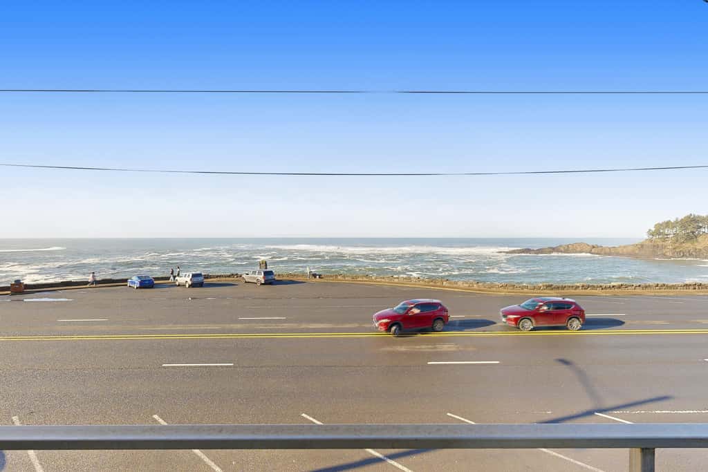 Dog Friendly Waterfront Loft with Seawall and Ocean Views One Block to Harbor