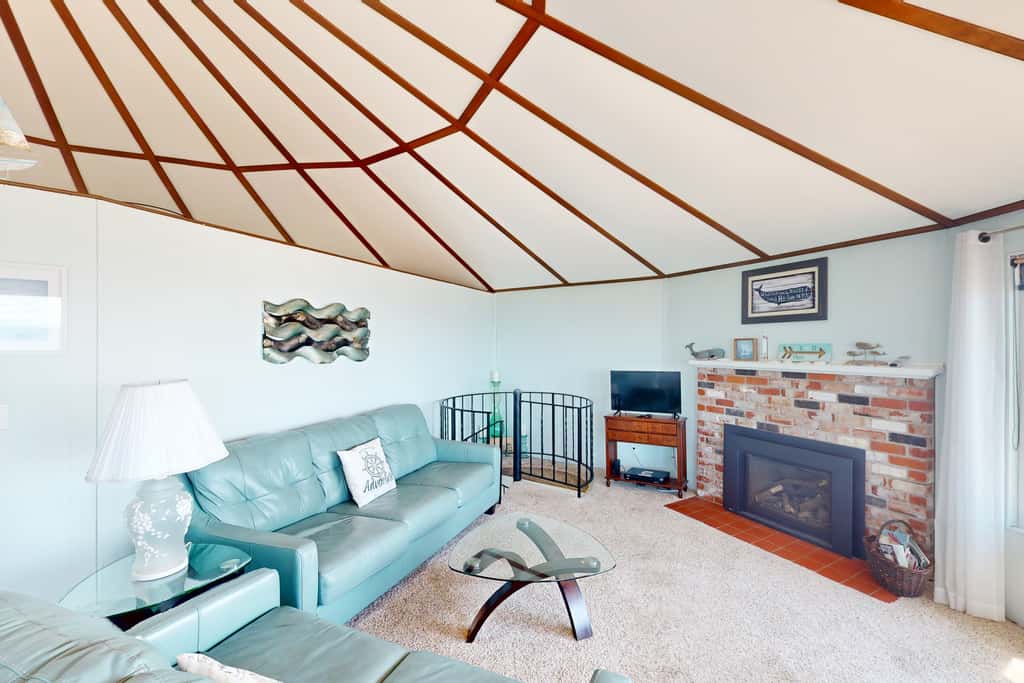 Dog friendly home with great decks and stunning ocean views