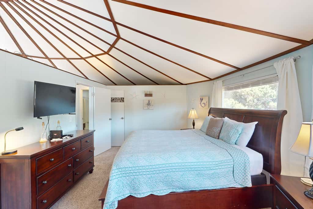 Dog friendly home with great decks and stunning ocean views