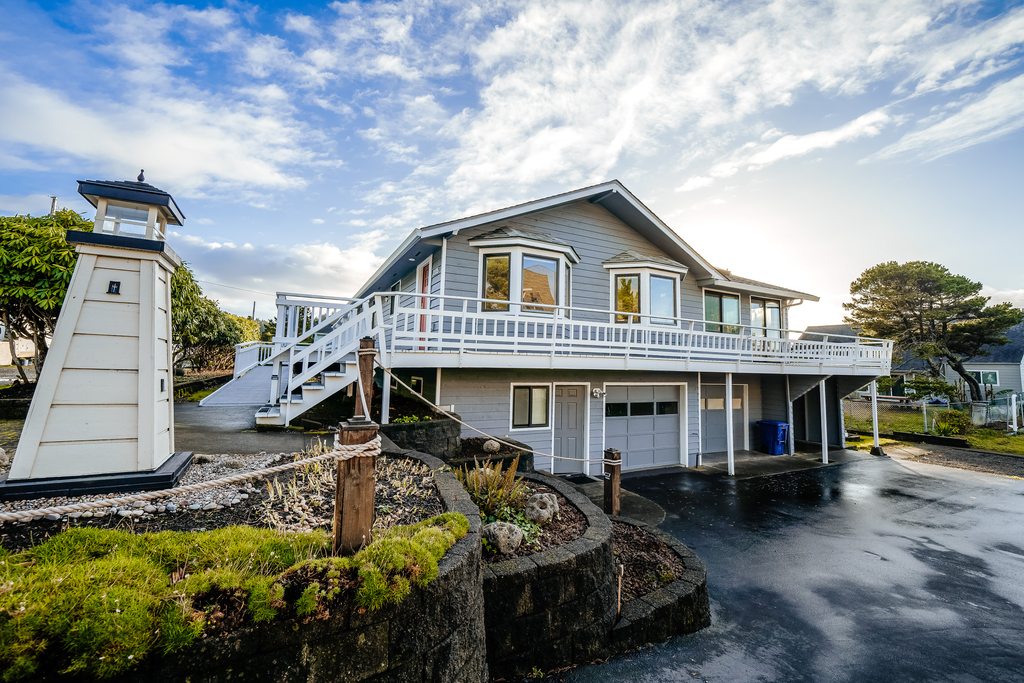 Homey dog friendly house with partial ocean views gas fireplaces and gas grill
