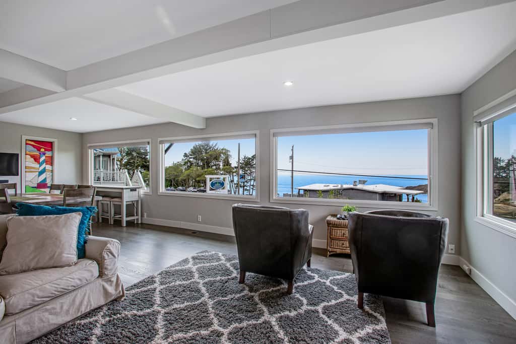 Spectacular Dog Friendly Home with Panoramic Views Free WiFi Game Room Yard