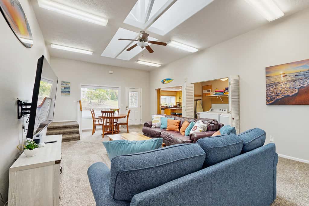 Spectacular Dog Friendly Home with Panoramic Views Free WiFi Game Room Yard