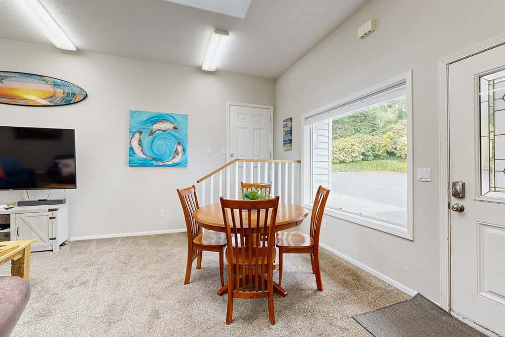 Spectacular Dog Friendly Home with Panoramic Views Free WiFi Game Room Yard