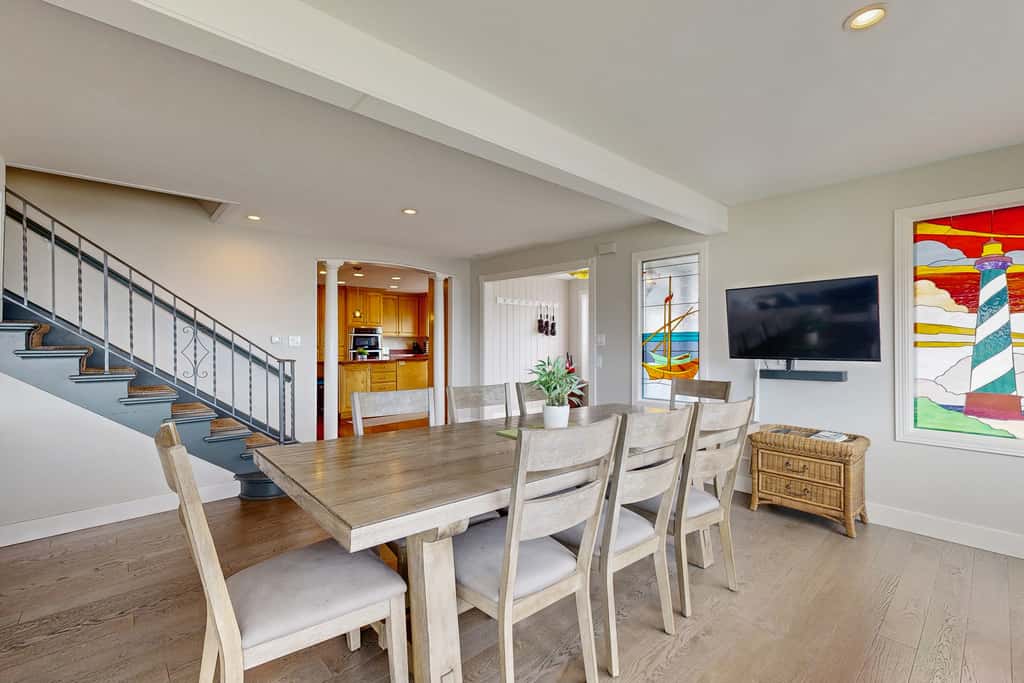 Spectacular Dog Friendly Home with Panoramic Views Free WiFi Game Room Yard