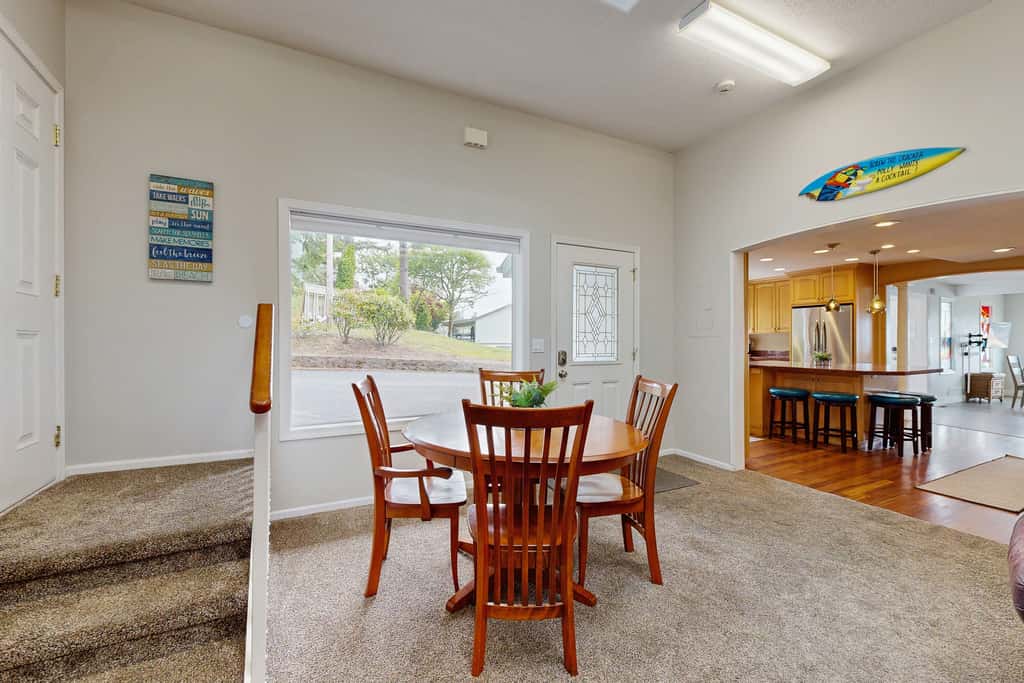 Spectacular Dog Friendly Home with Panoramic Views Free WiFi Game Room Yard