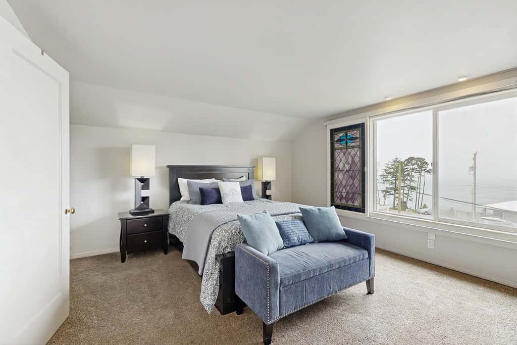 Spectacular Dog Friendly Home with Panoramic Views Free WiFi Game Room Yard