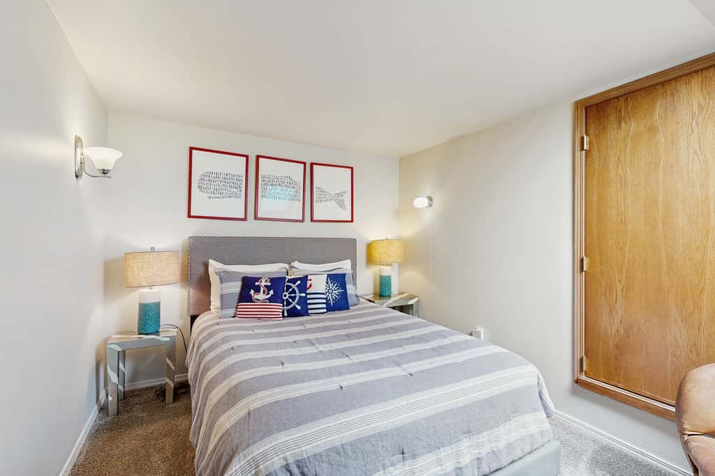Spectacular Dog Friendly Home with Panoramic Views Free WiFi Game Room Yard