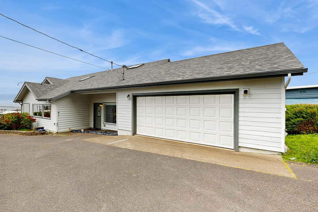 Spectacular Dog Friendly Home with Panoramic Views Free WiFi Game Room Yard
