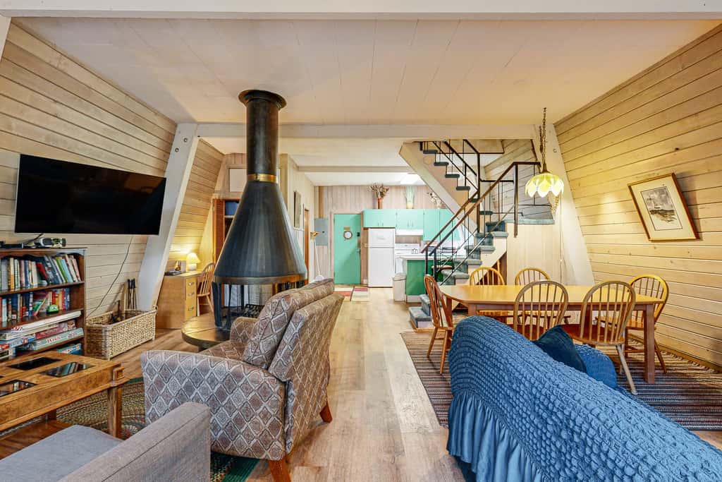 Fun and Unforgettable Beach House Dog friendly with a Great Location