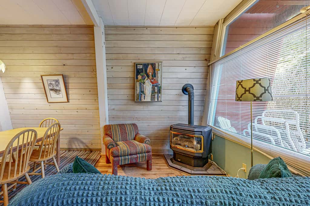 Fun and Unforgettable Beach House Dog friendly with a Great Location