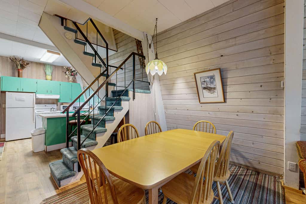 Fun and Unforgettable Beach House Dog friendly with a Great Location