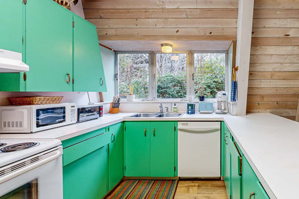 Fun and Unforgettable Beach House Dog friendly with a Great Location