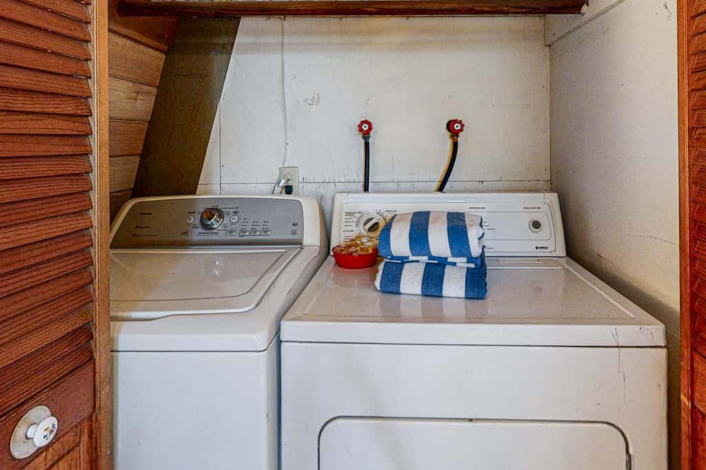 Fun and Unforgettable Beach House Dog friendly with a Great Location
