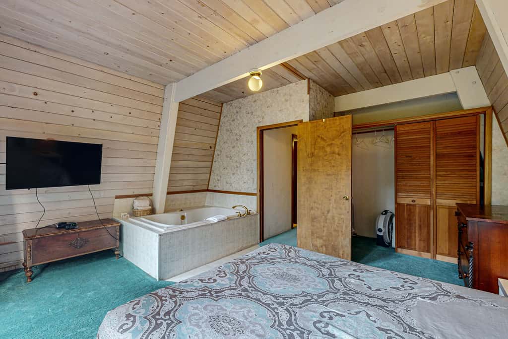 Fun and Unforgettable Beach House Dog friendly with a Great Location