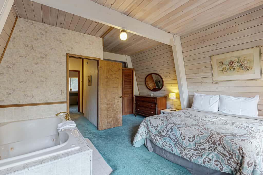 Fun and Unforgettable Beach House Dog friendly with a Great Location