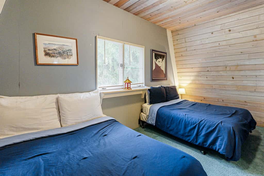 Fun and Unforgettable Beach House Dog friendly with a Great Location