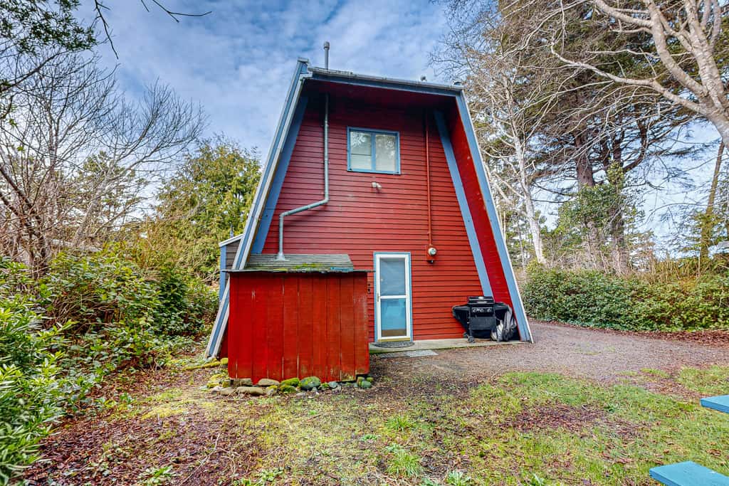 Fun and Unforgettable Beach House Dog friendly with a Great Location