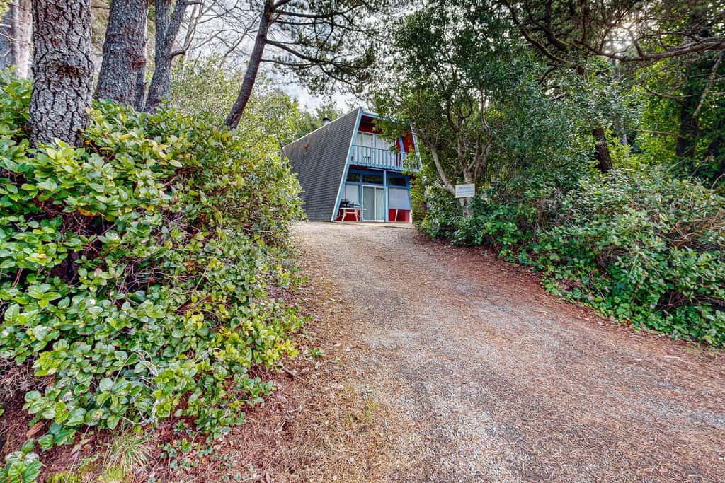 Fun and Unforgettable Beach House Dog friendly with a Great Location