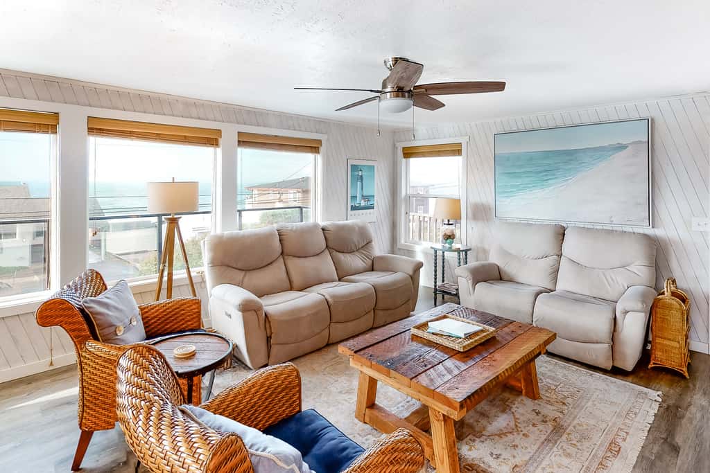 Family friendly house with ocean view and private hot tub walk to beach dogs OK