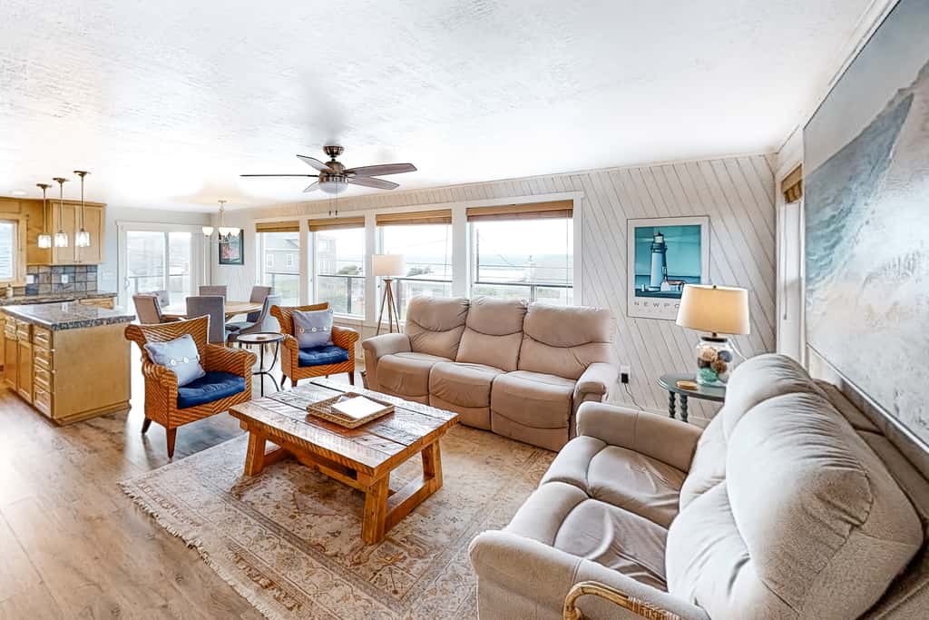 Family friendly house with ocean view and private hot tub walk to beach dogs OK