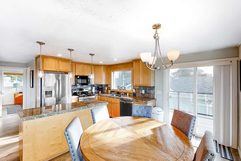 Family friendly house with ocean view and private hot tub walk to beach dogs OK
