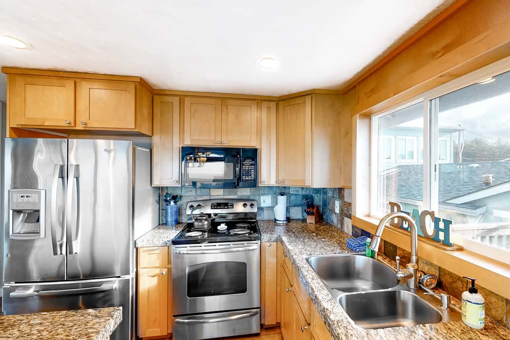 Family friendly house with ocean view and private hot tub walk to beach dogs OK