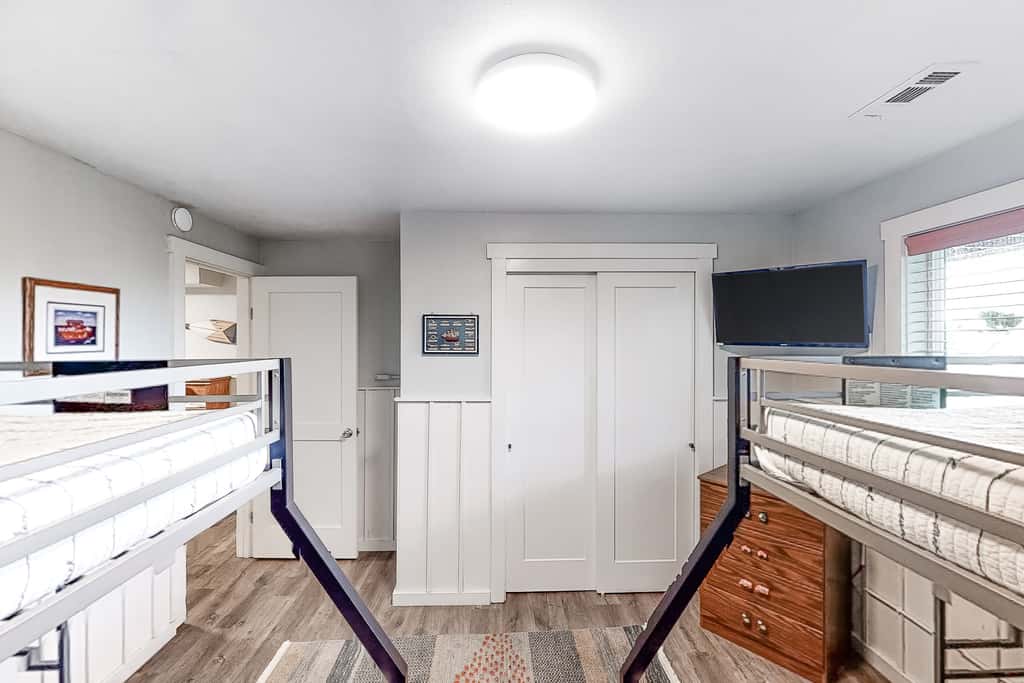 Family friendly house with ocean view and private hot tub walk to beach dogs OK