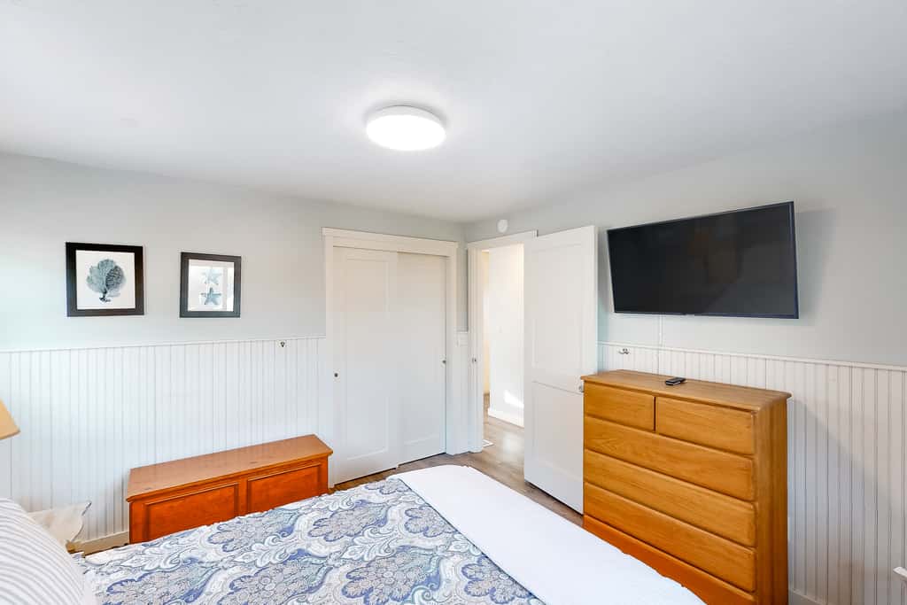Family friendly house with ocean view and private hot tub walk to beach dogs OK