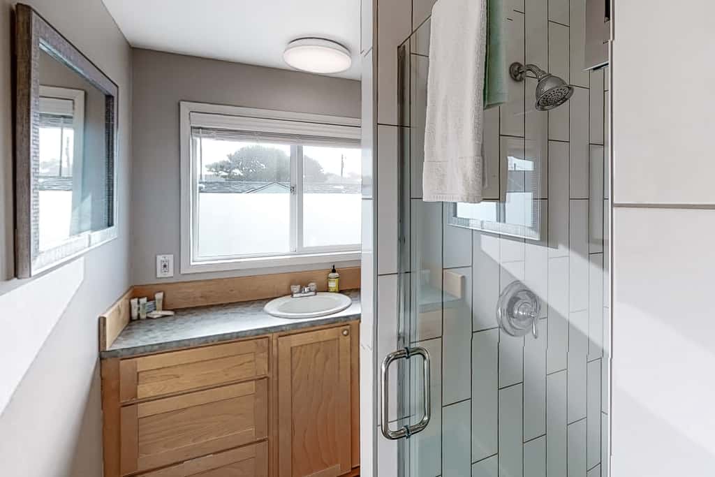 Family friendly house with ocean view and private hot tub walk to beach dogs OK