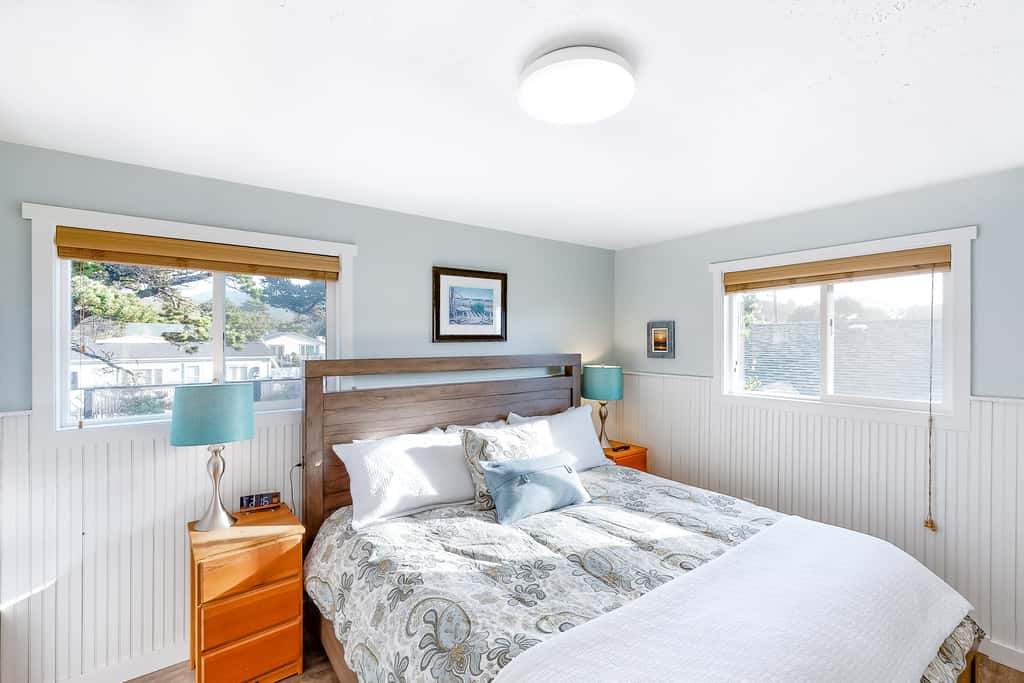 Family friendly house with ocean view and private hot tub walk to beach dogs OK