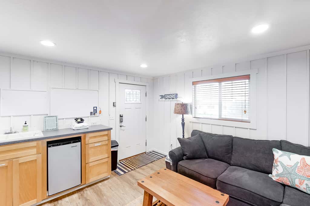 Family friendly house with ocean view and private hot tub walk to beach dogs OK