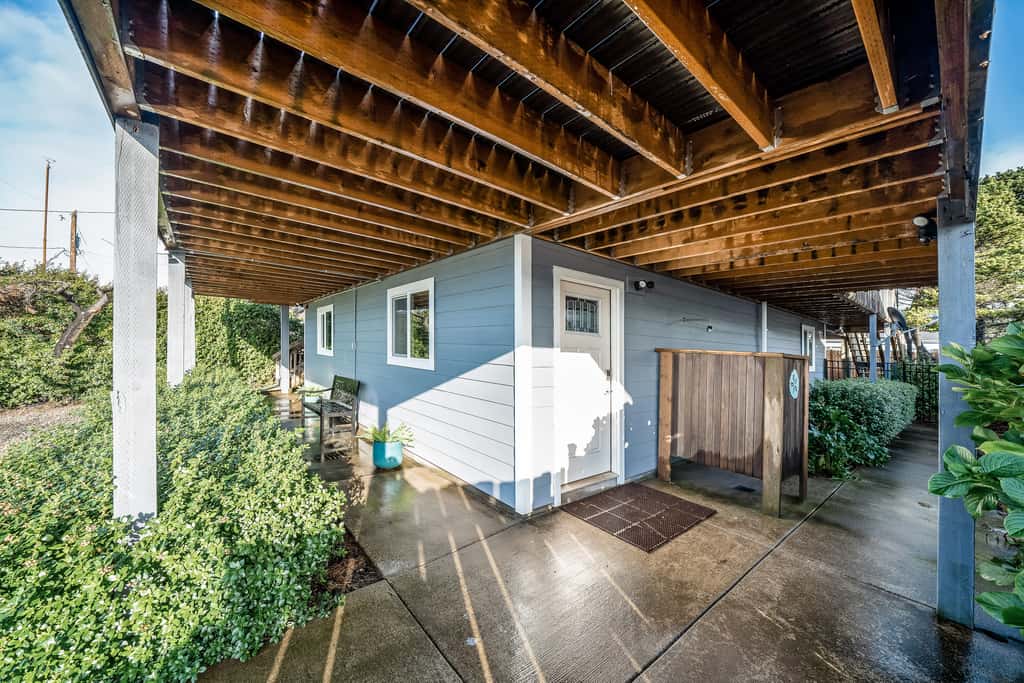 Family friendly house with ocean view and private hot tub walk to beach dogs OK