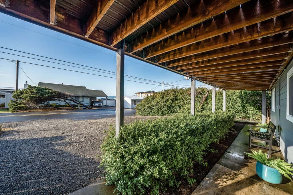 Family friendly house with ocean view and private hot tub walk to beach dogs OK
