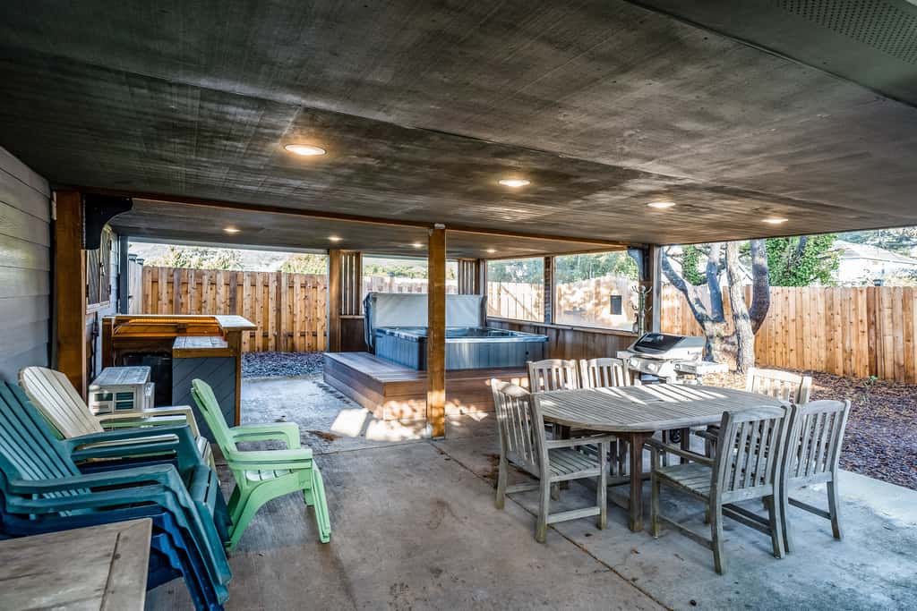 Family friendly house with ocean view and private hot tub walk to beach dogs OK