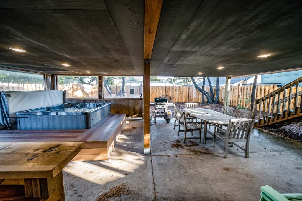 Family friendly house with ocean view and private hot tub walk to beach dogs OK