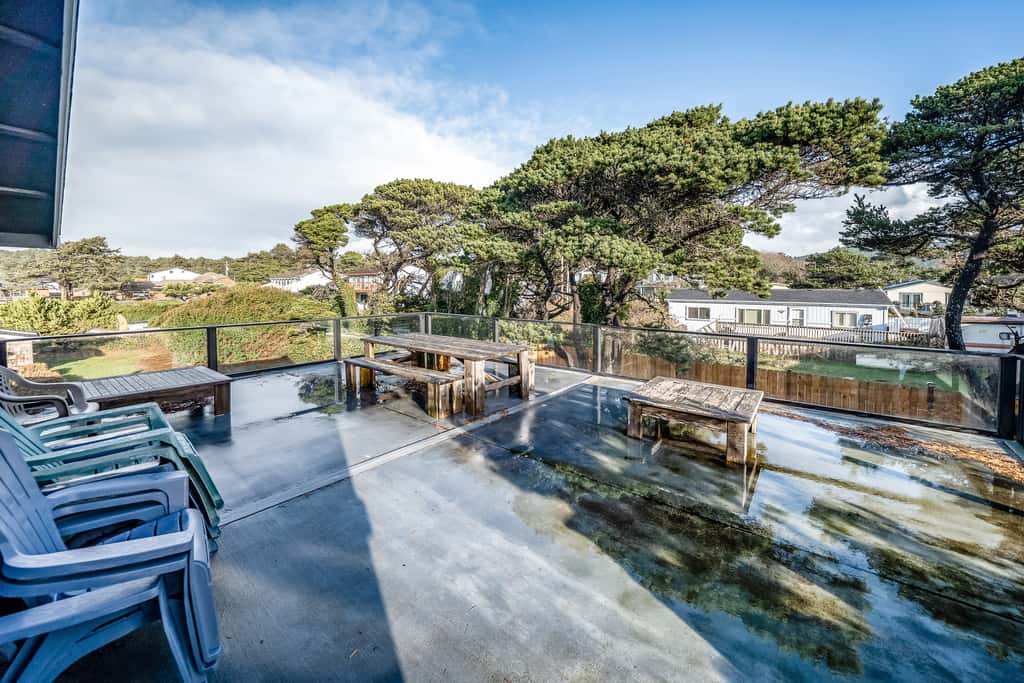 Family friendly house with ocean view and private hot tub walk to beach dogs OK
