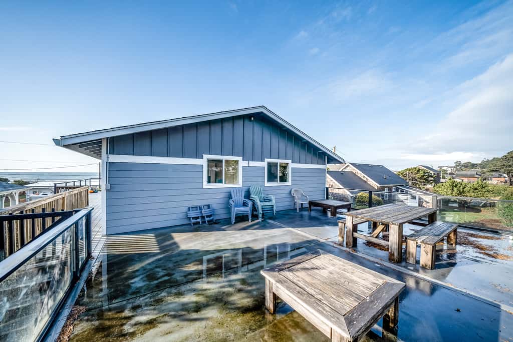 Family friendly house with ocean view and private hot tub walk to beach dogs OK