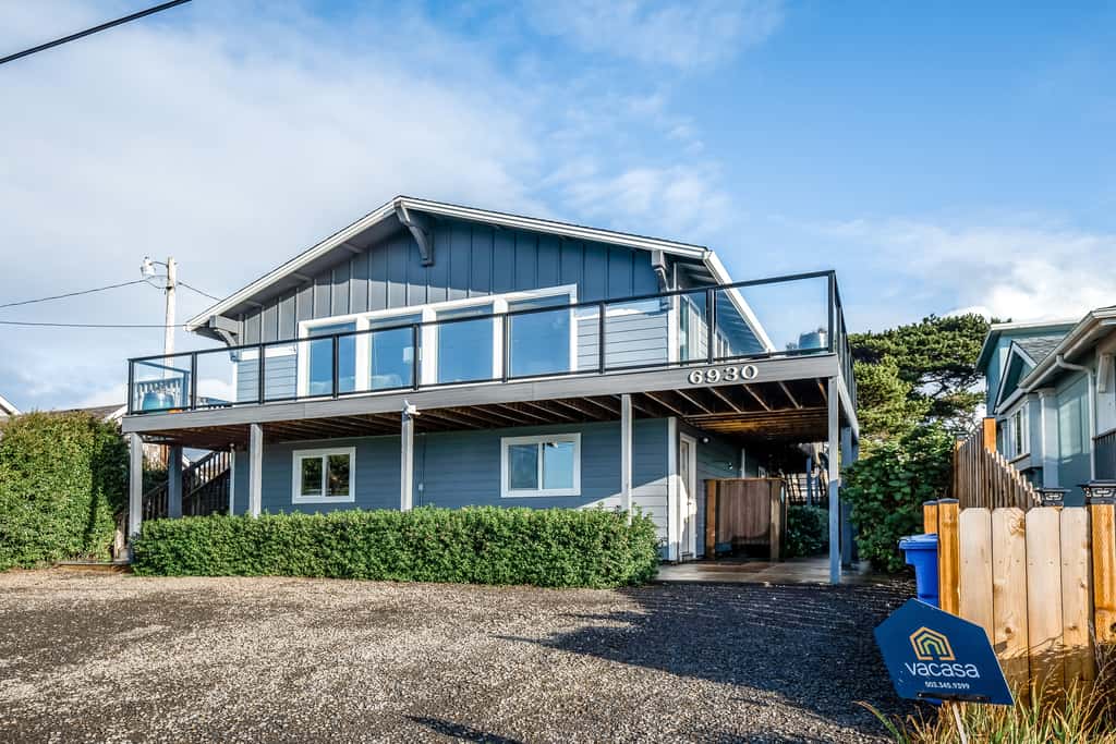Family friendly house with ocean view and private hot tub walk to beach dogs OK