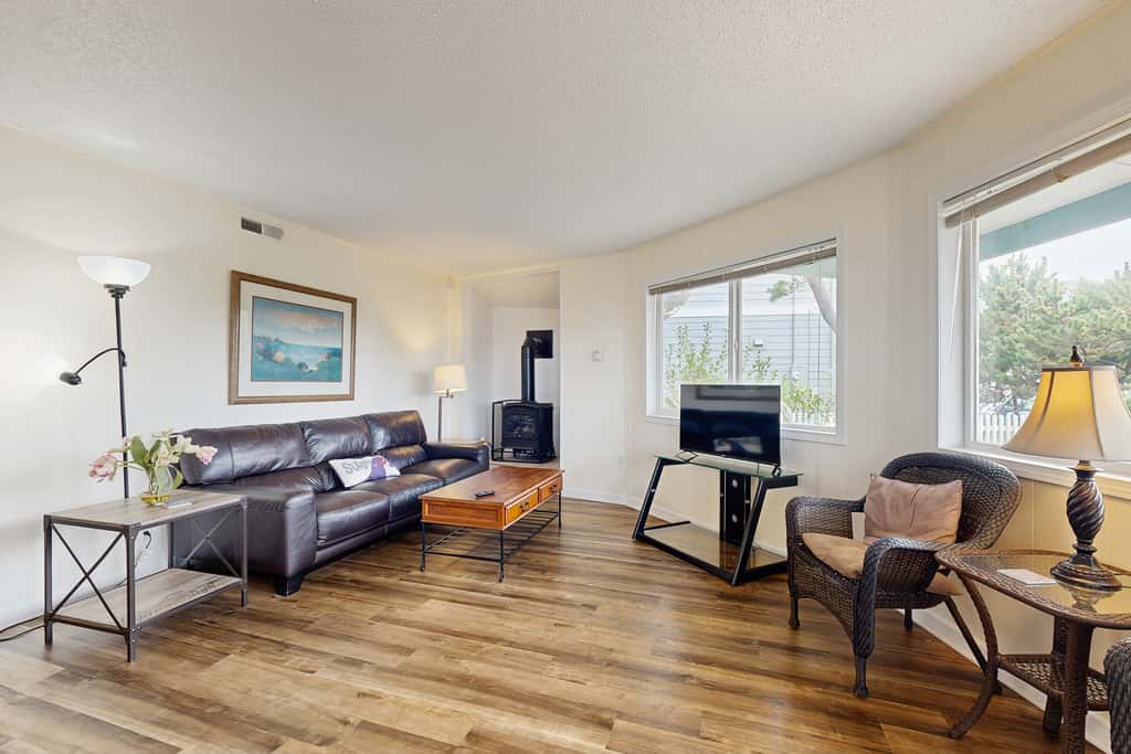 Unique and spacious home with private hot tub game room and great ocean views