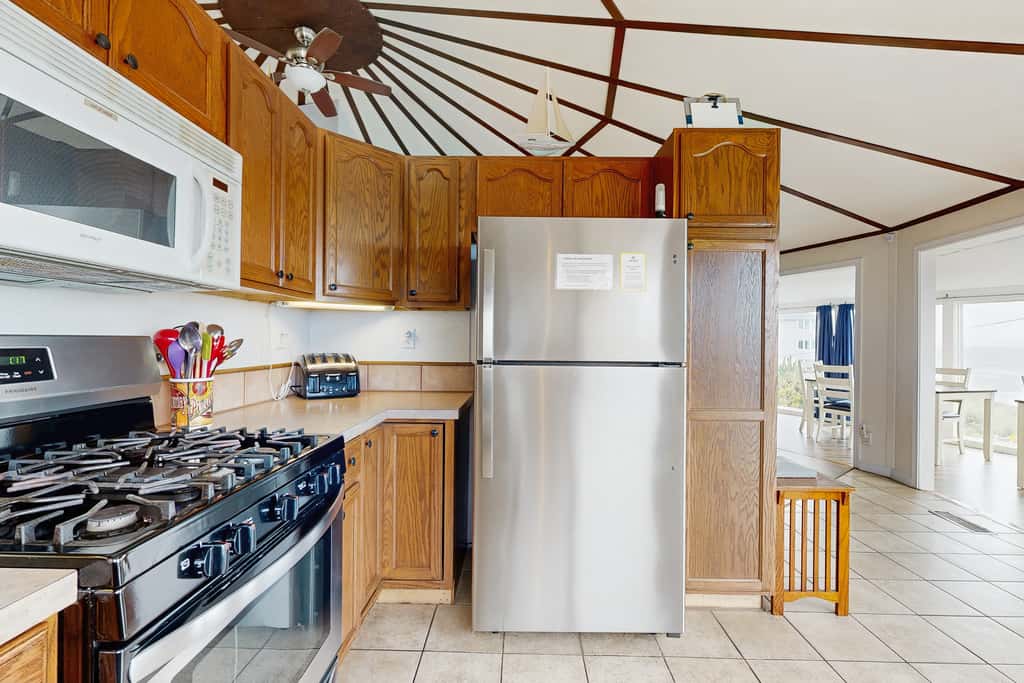 Unique and spacious home with private hot tub game room and great ocean views